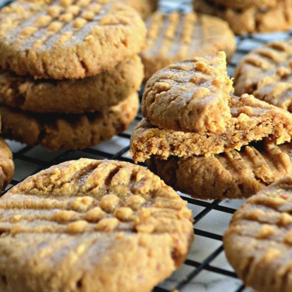 3-Ingredient Low-Carb Peanut Butter Cookies