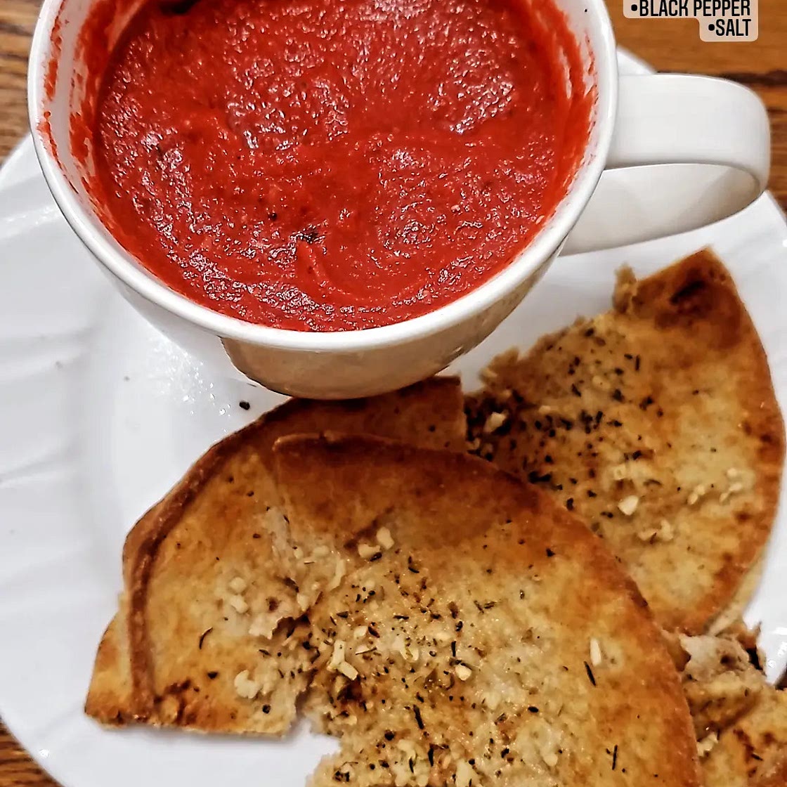Creamy cauliflower and roasted beetroot soup