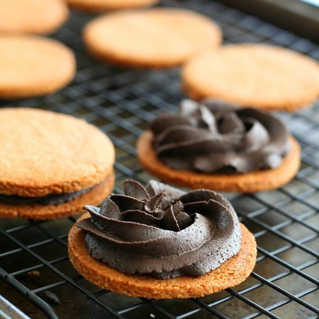 Peanut Butter & Chocolate Sandwich Cookies – Low Carb and Gluten-Free