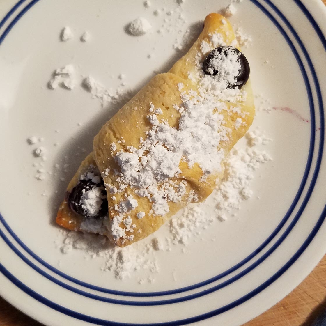 Blueberry cheesecake rolls