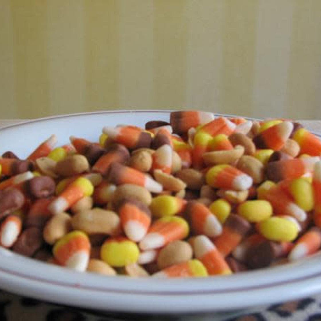 Halloween Party Treat (Candy Corn And Peanut Mix)