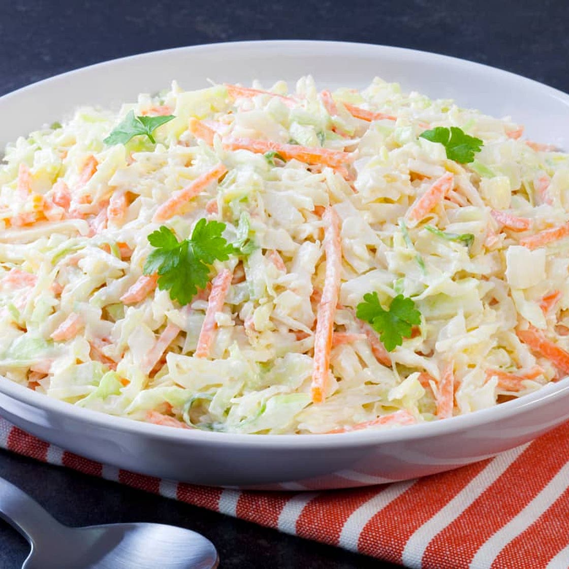 Recette de salade de chou crémeuse style St-Hubert | Recettes du Québec