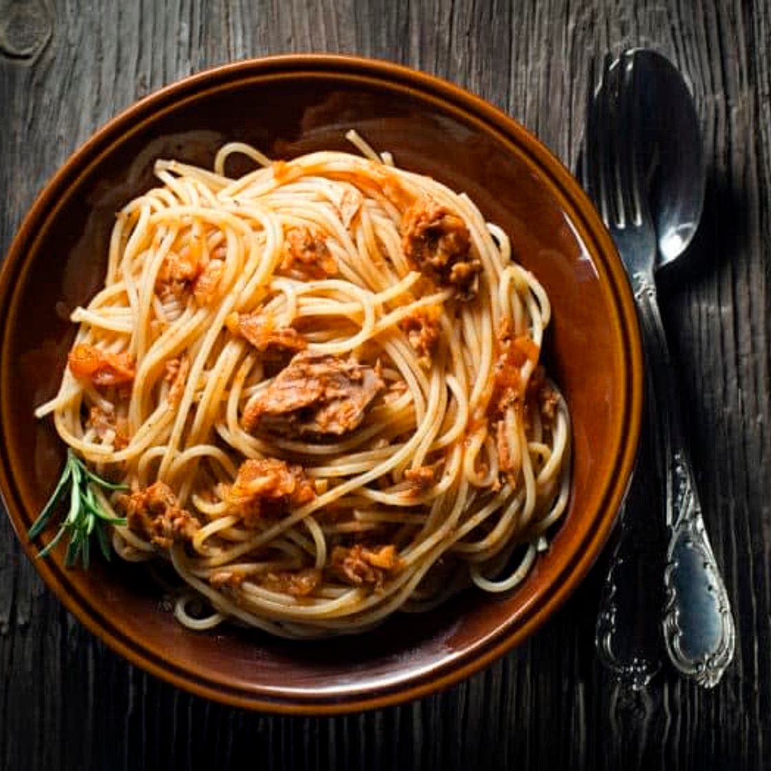 Tuna pasta with olive oil and garlic
