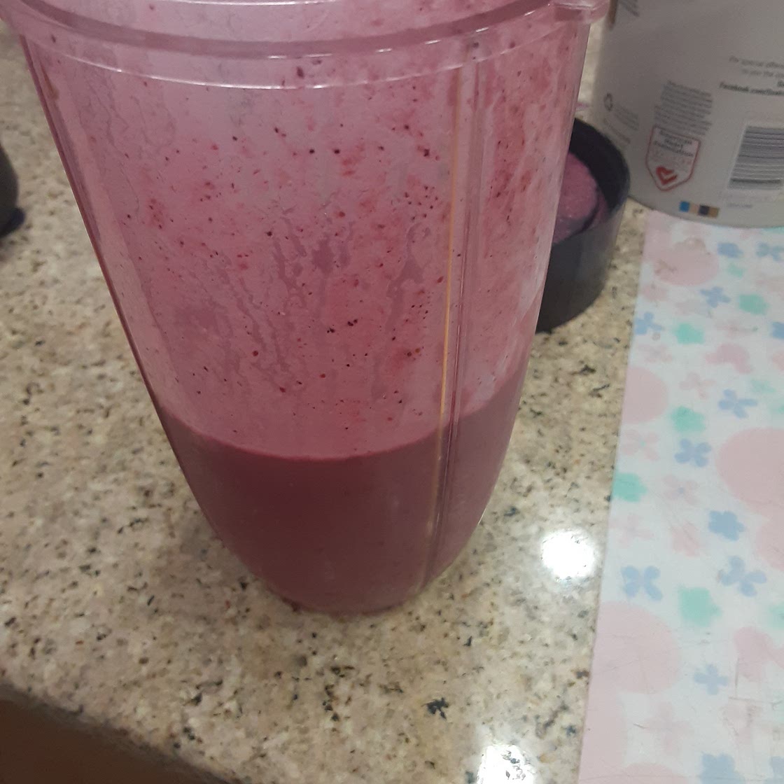 Berry, banana, kiwi smoothie