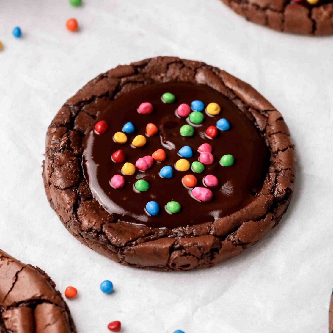 Crumbl 🙀  Cosmic Brownie Cookies