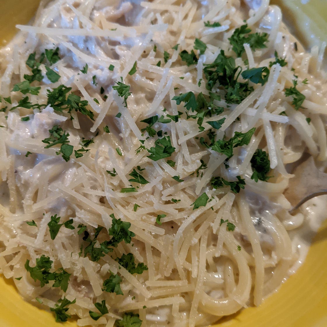 Creamy Three-Cheese Spaghetti