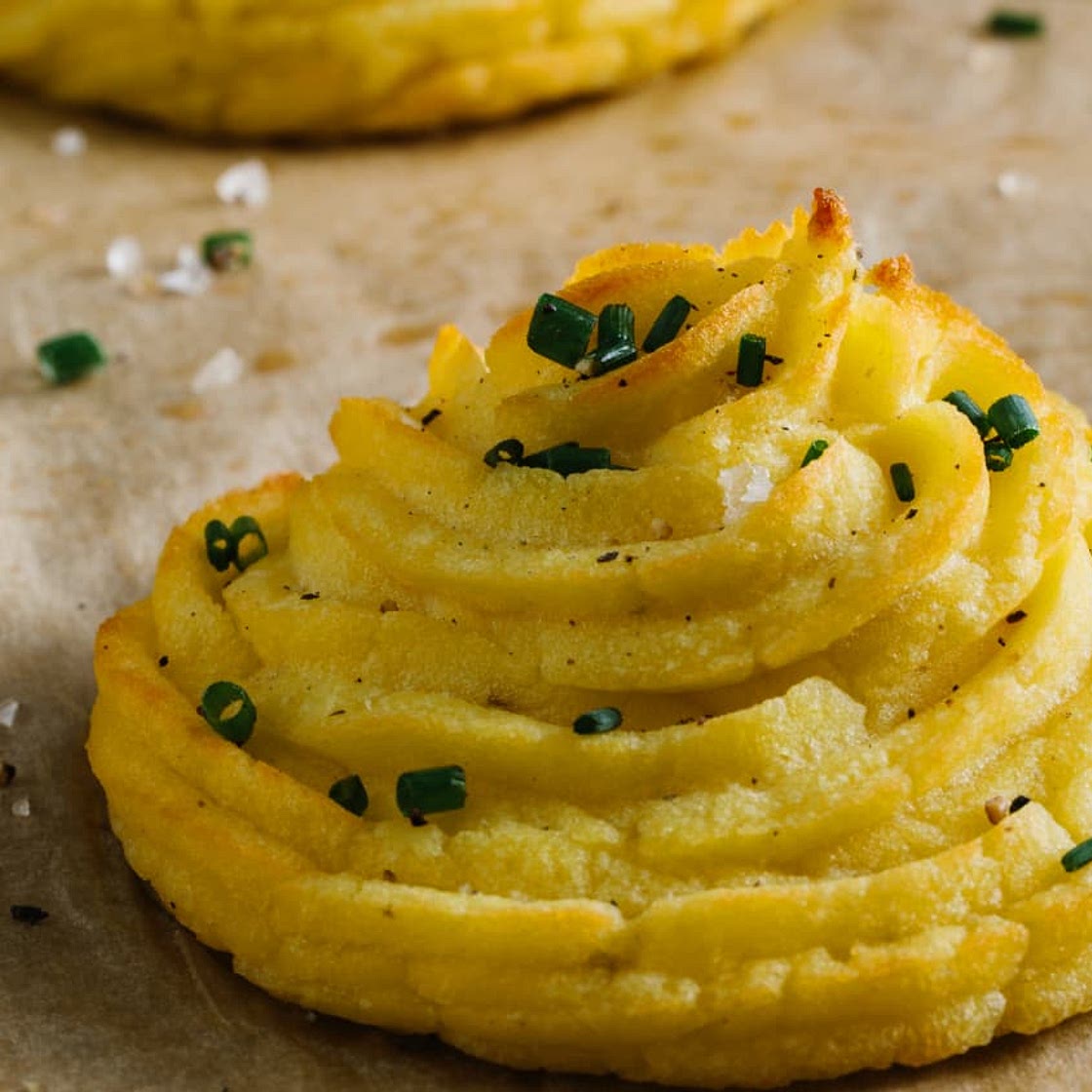Cheesy Garlic Duchess Potatoes