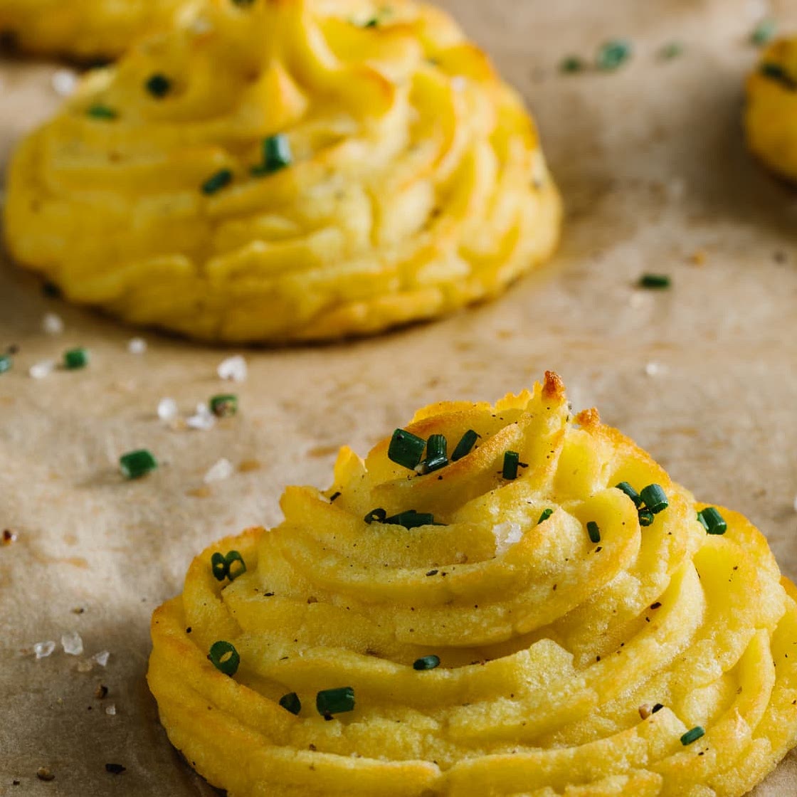 Cheesy Garlic Duchess Potatoes