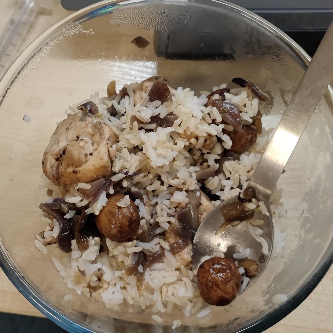 Garlic, onion, mushroom chicken rice