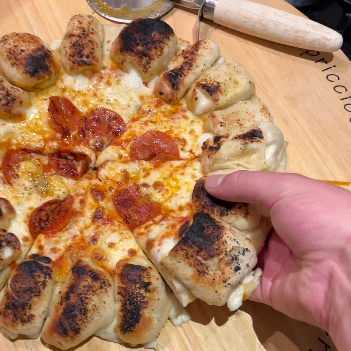Cheesy Bite Crust Pizza