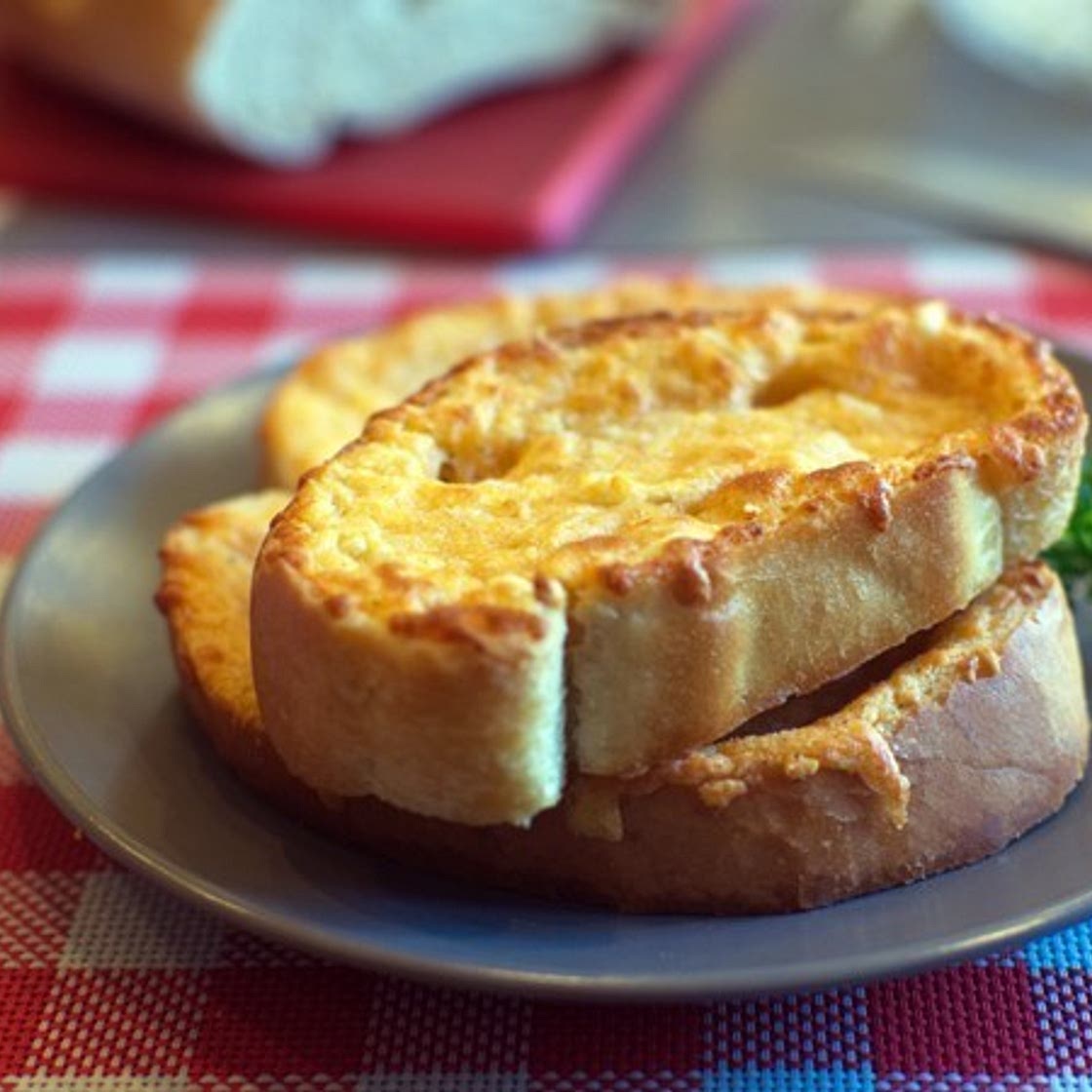 Claim Jumper Garlic Cheese Bread