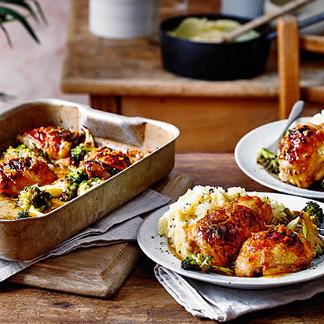 Honey-lemon broccoli and chicken traybake