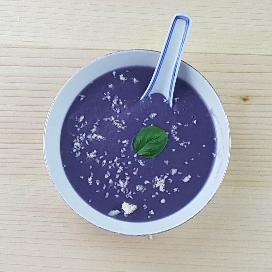 Vegan red cabbage soup