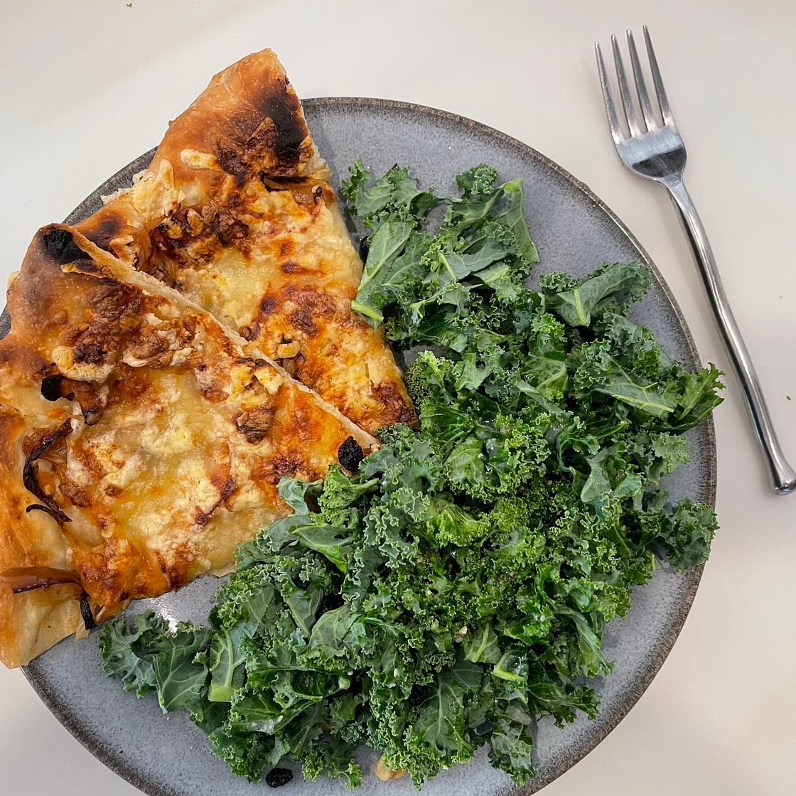 Apple, fennel & Swiss pizza