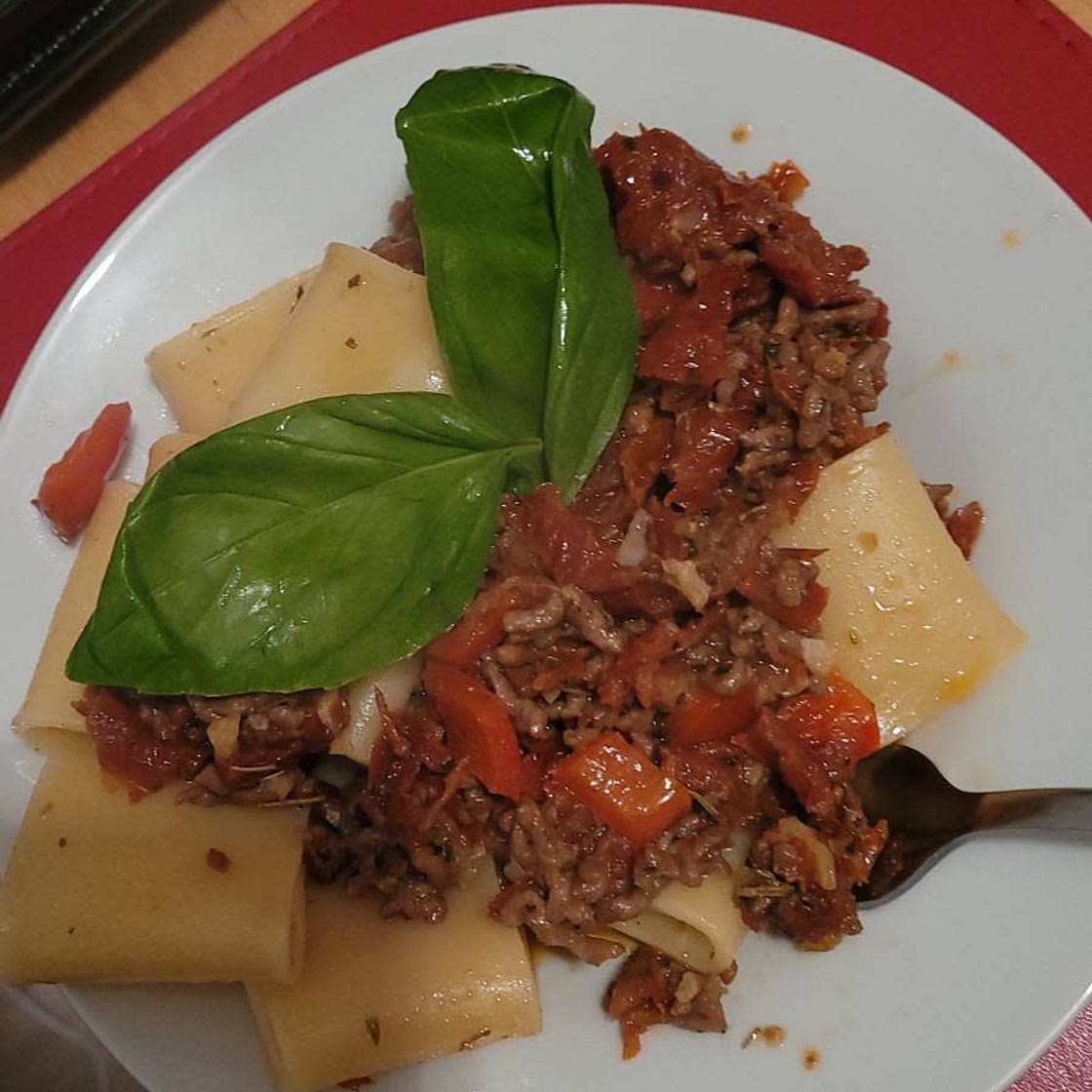 Pasta with Chicken Sun Dried Tomatoes and Garlic