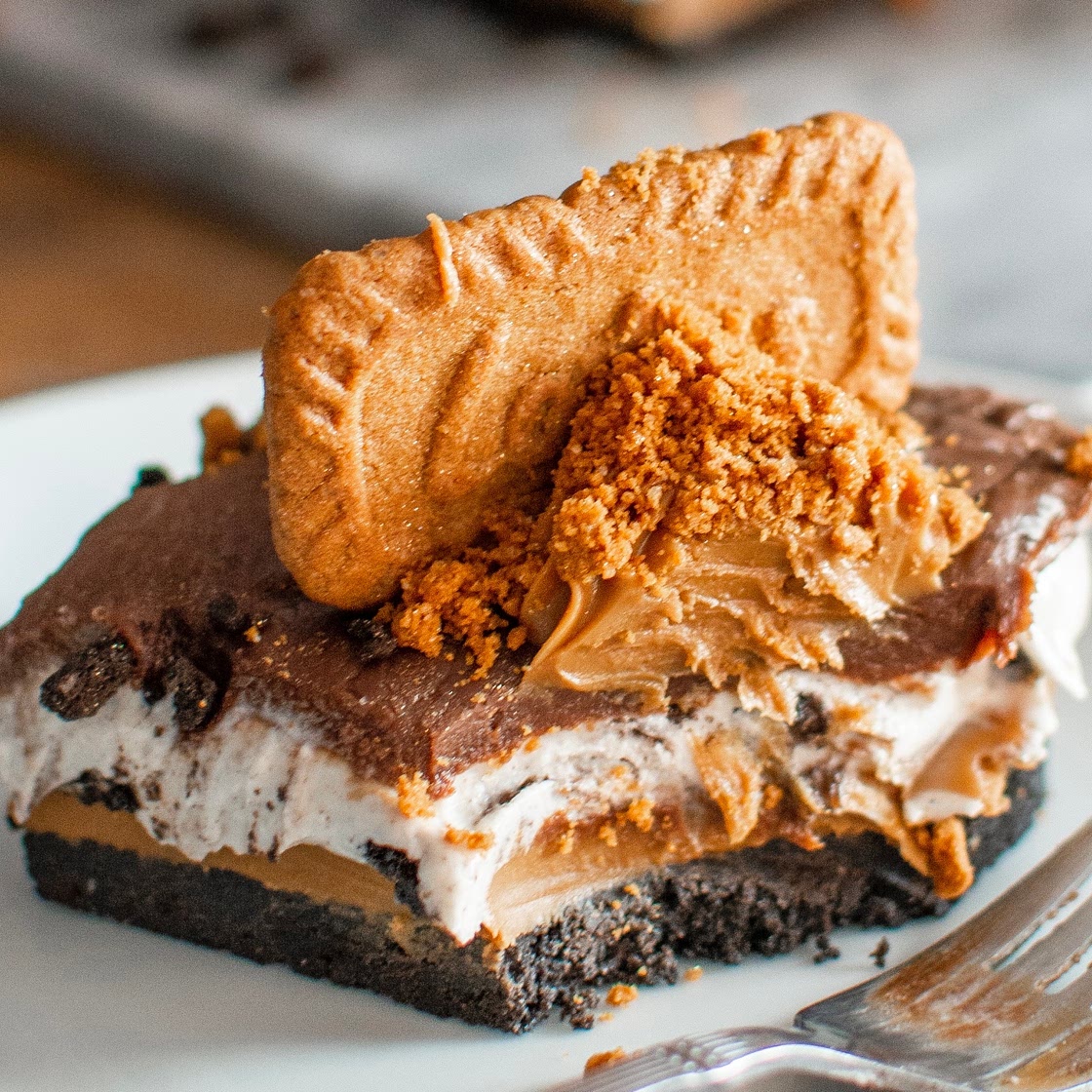 Vegan Oreo & Biscoff Tray Bake Cheesecake