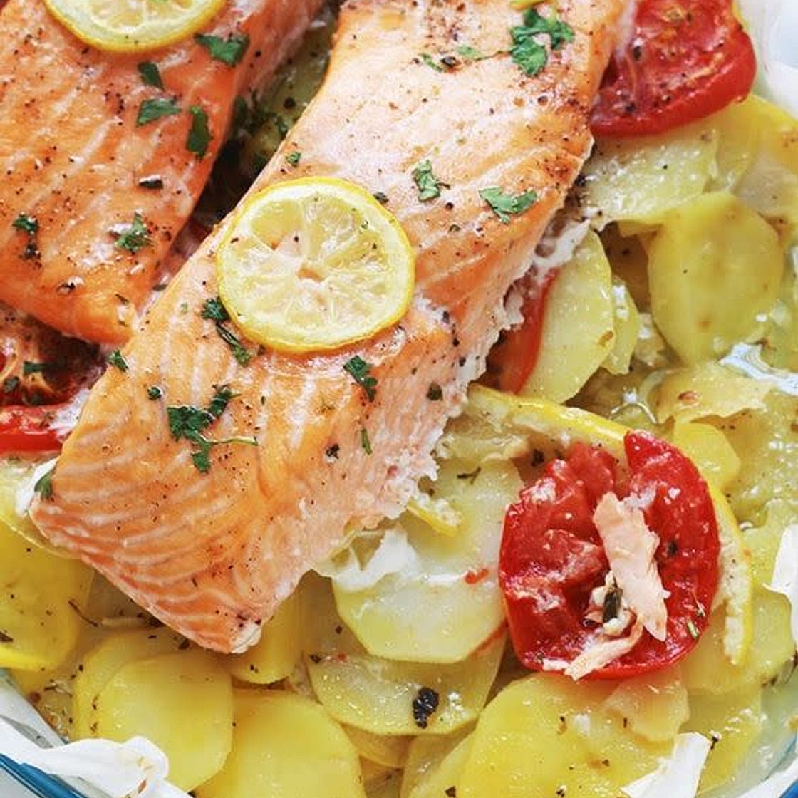 Pavé saumon sur lit de pomme de terre + légumes de saison