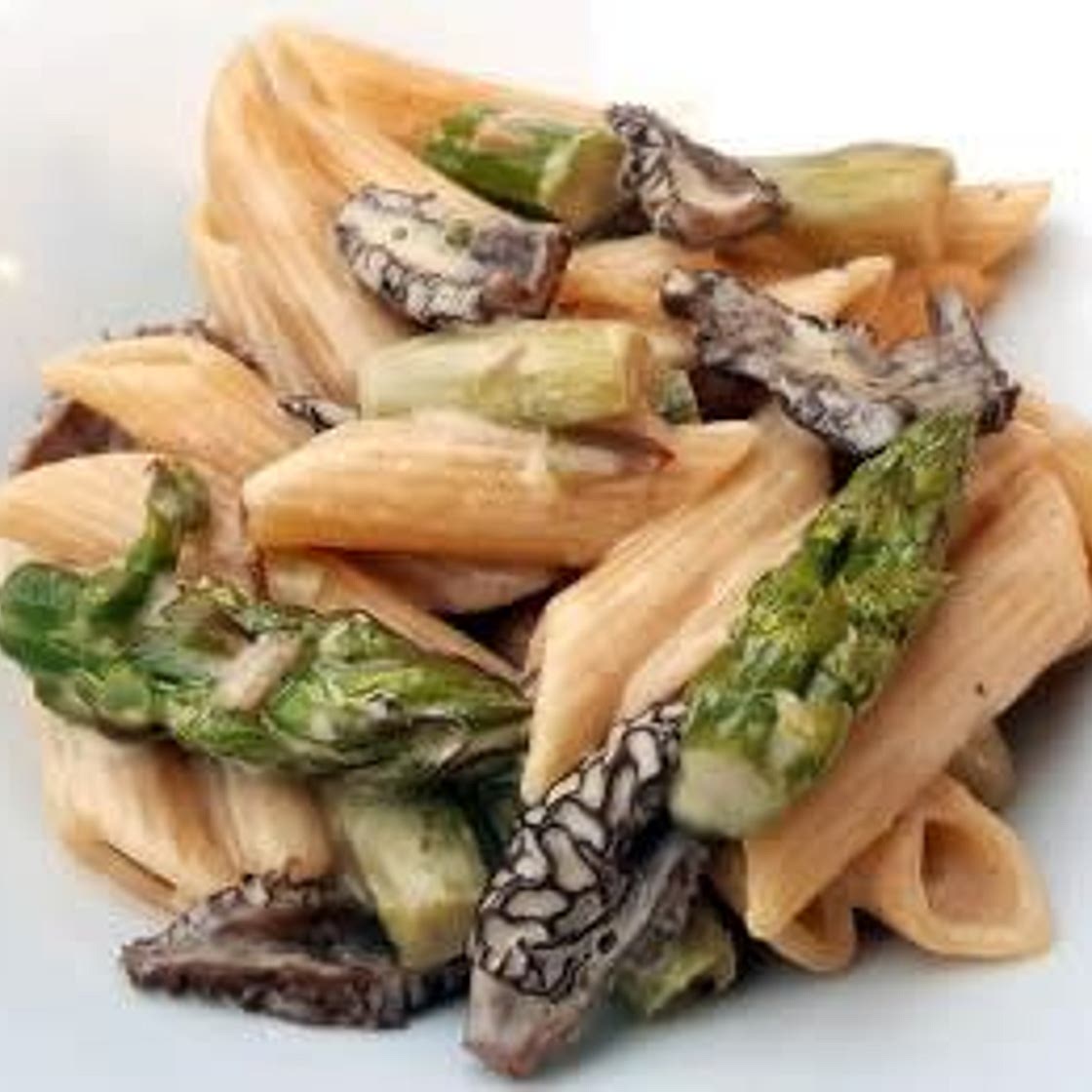Pâtes aux morilles (et asperges et jambon cru)
