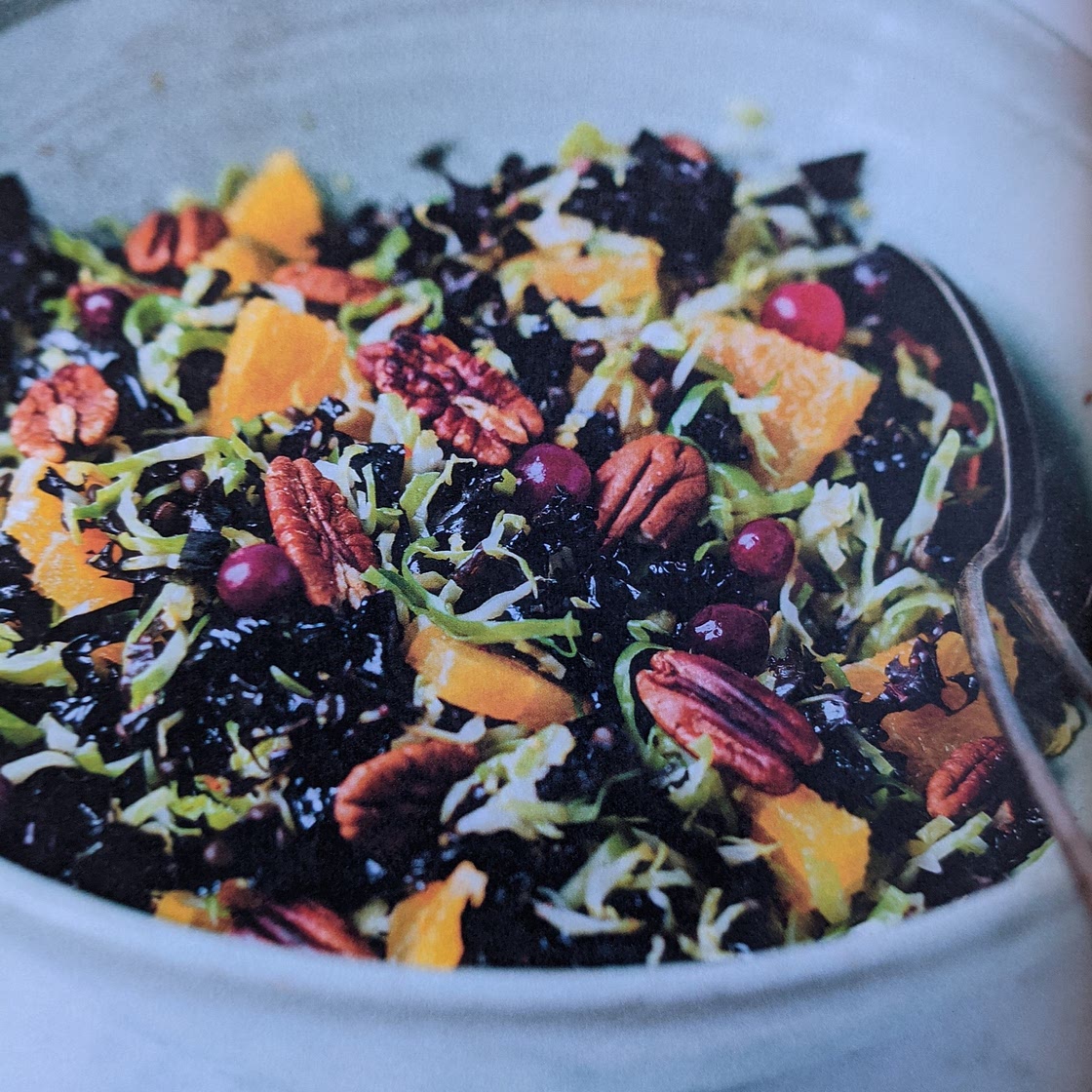 Salade américaine aux choux de Bruxelles et cranberries