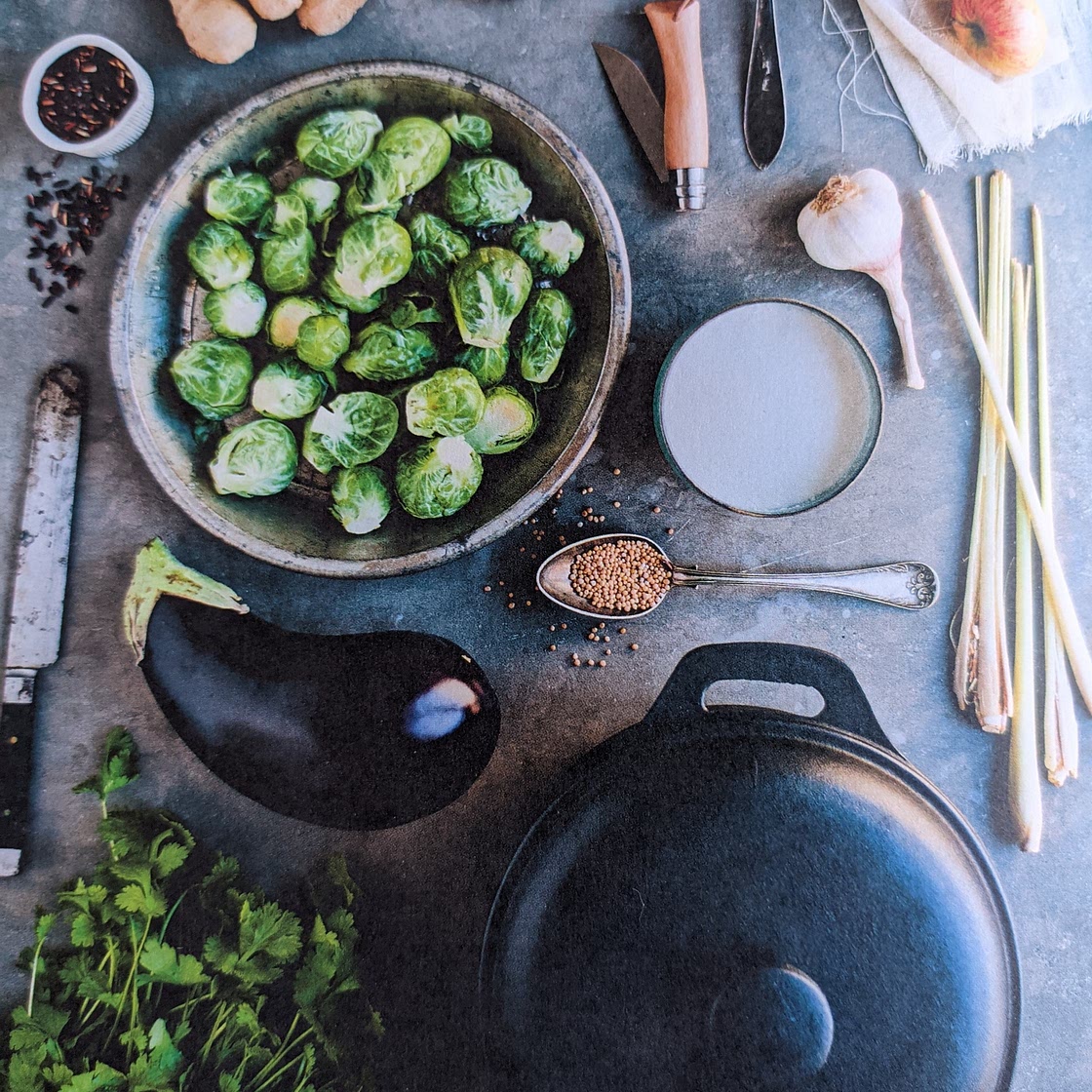 Cari d'aubergines et choux de Bruxelles à la citronelle