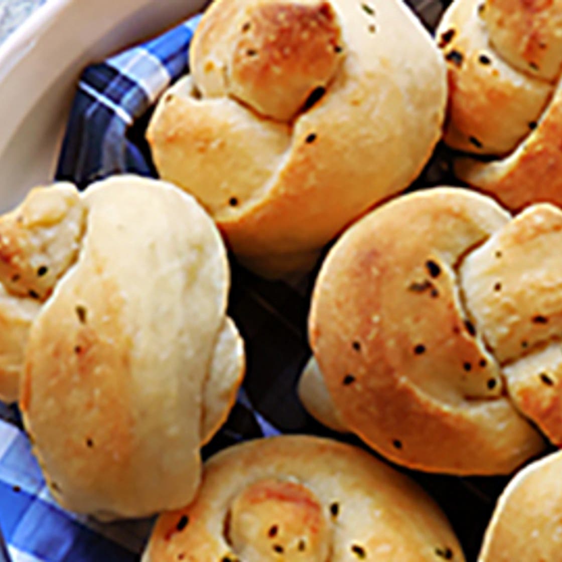 Herbed Dinner Rolls | PKU