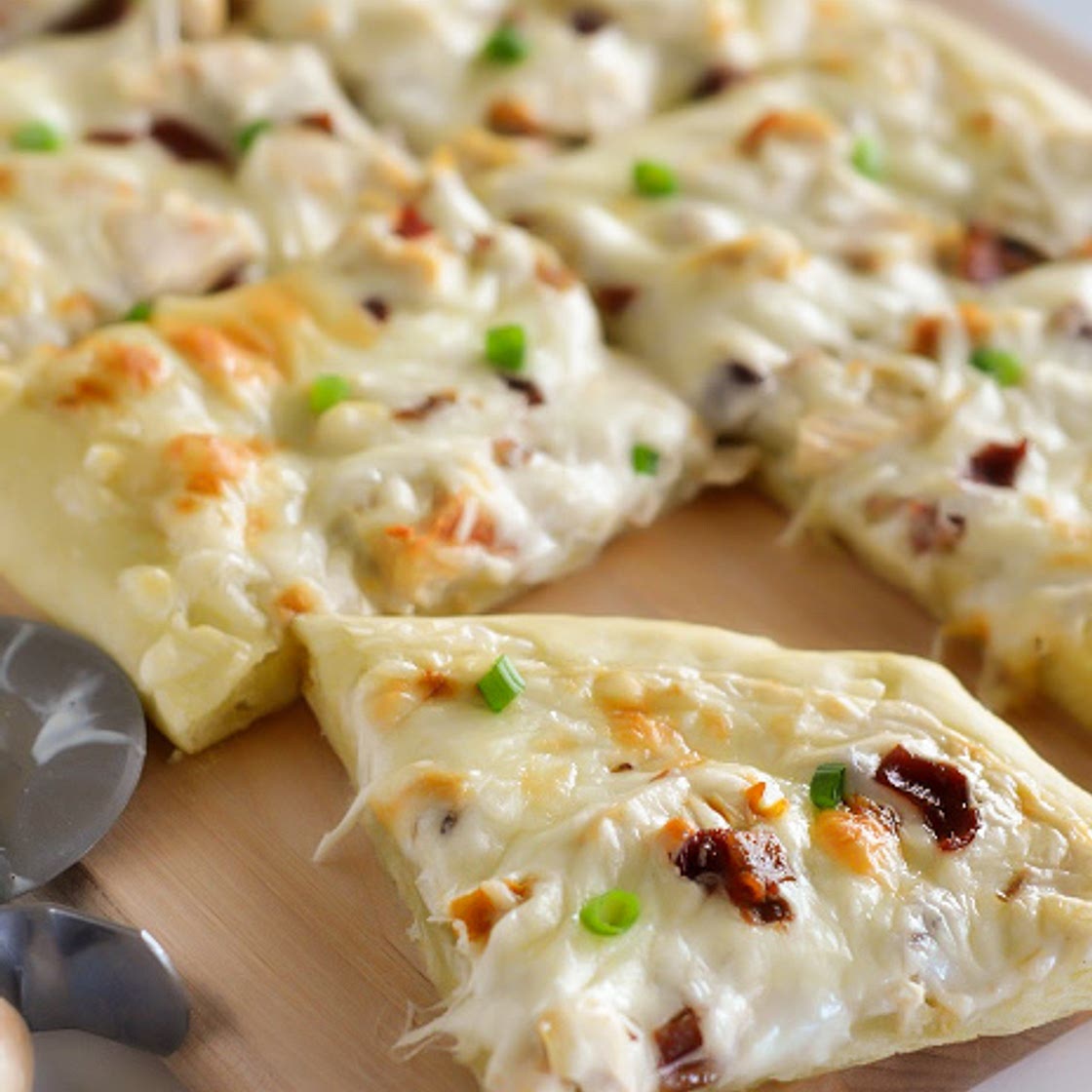 Chicken Alfredo Pizza