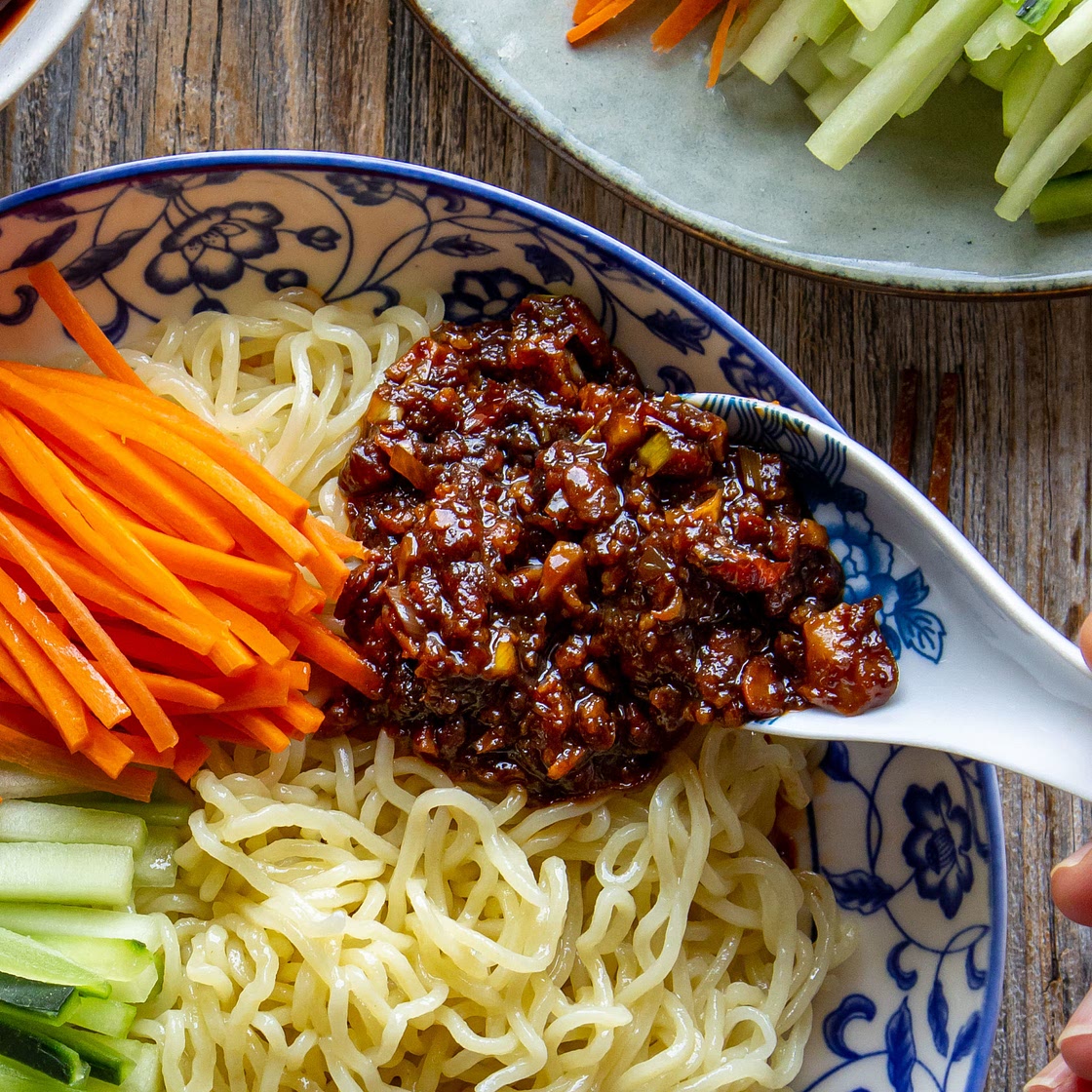 Vegan Zha Jiang Mian - 素炸酱面