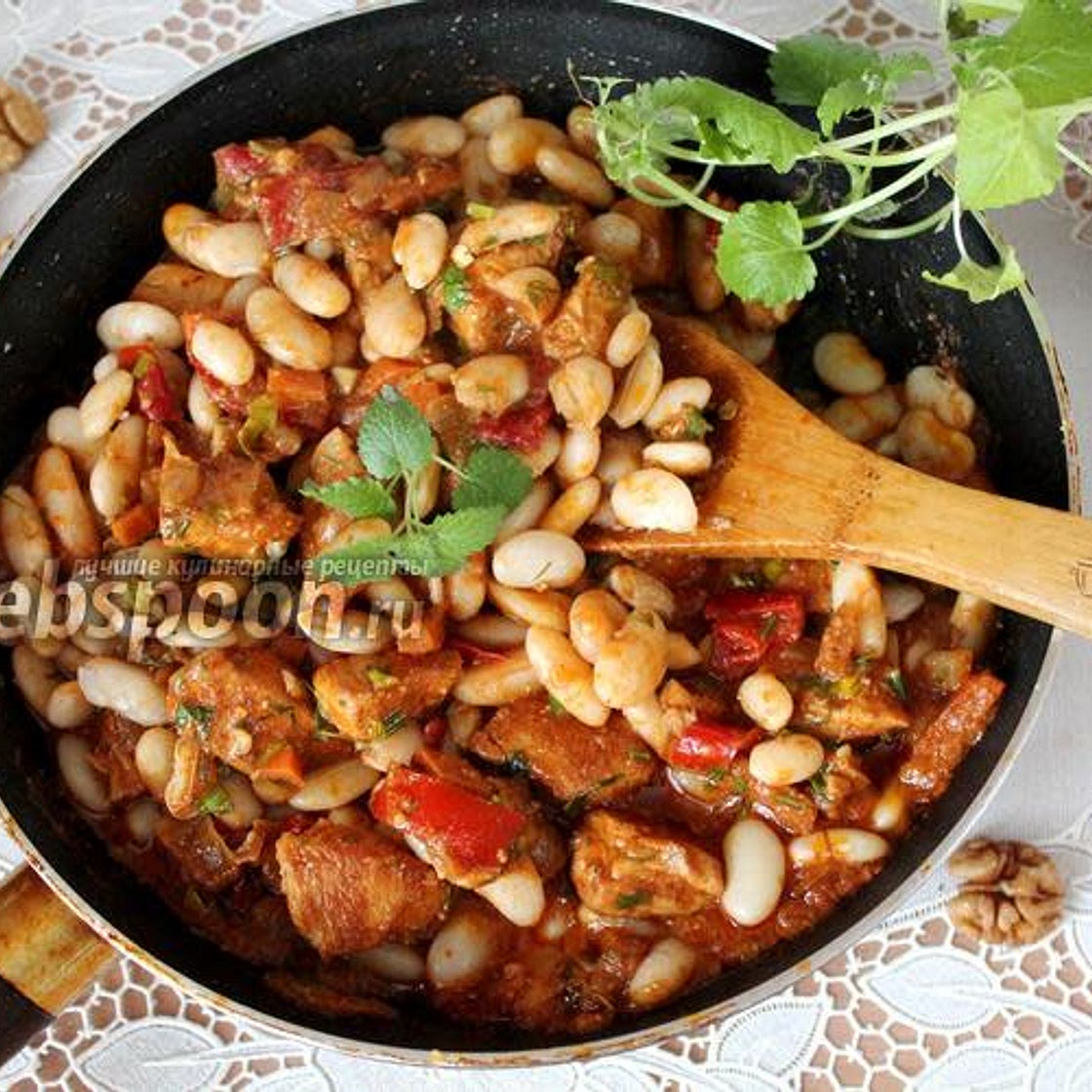 Курица с овощами и белой фасолью - лобио.
