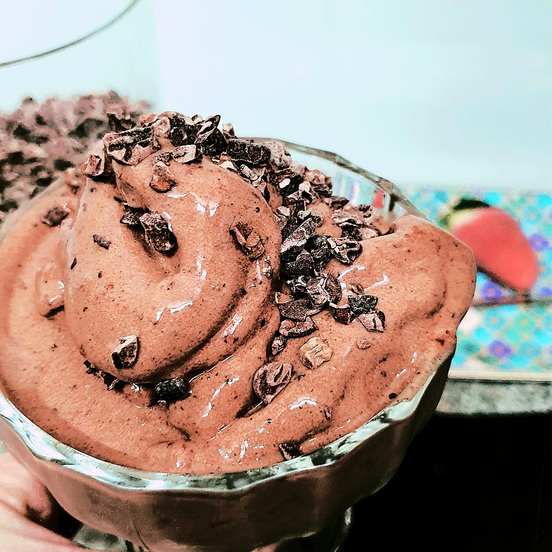 The HAPPY VEGAN CACAO Smoothie Bowl Recipe