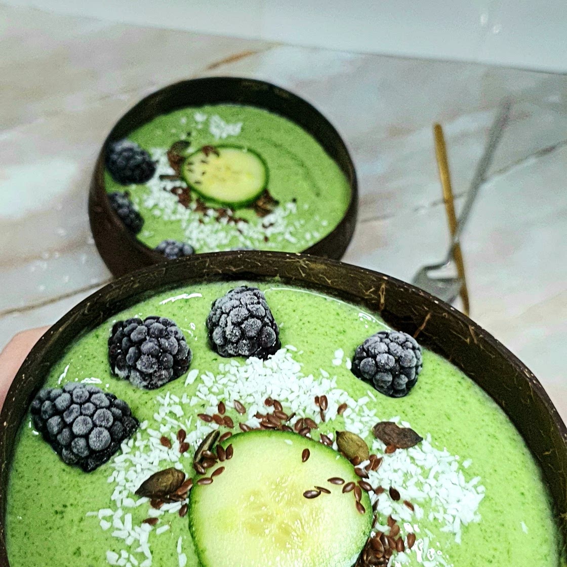 NEW: YUMMY Pineapple Cucumber Smoothie (WEIGHT LOSS & DETOX)