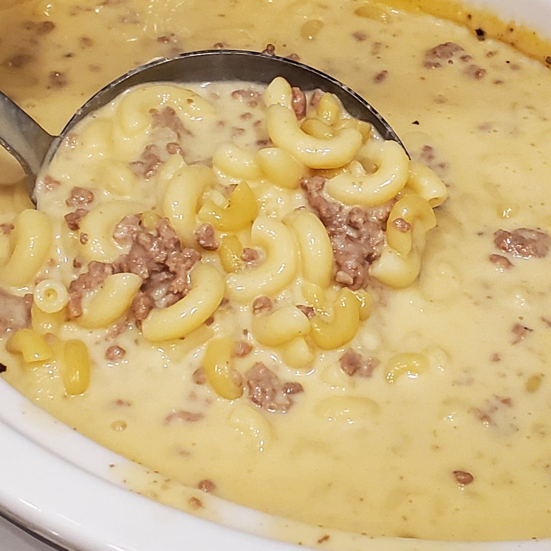 Crockpot Macaroni Cheeseburger Soup