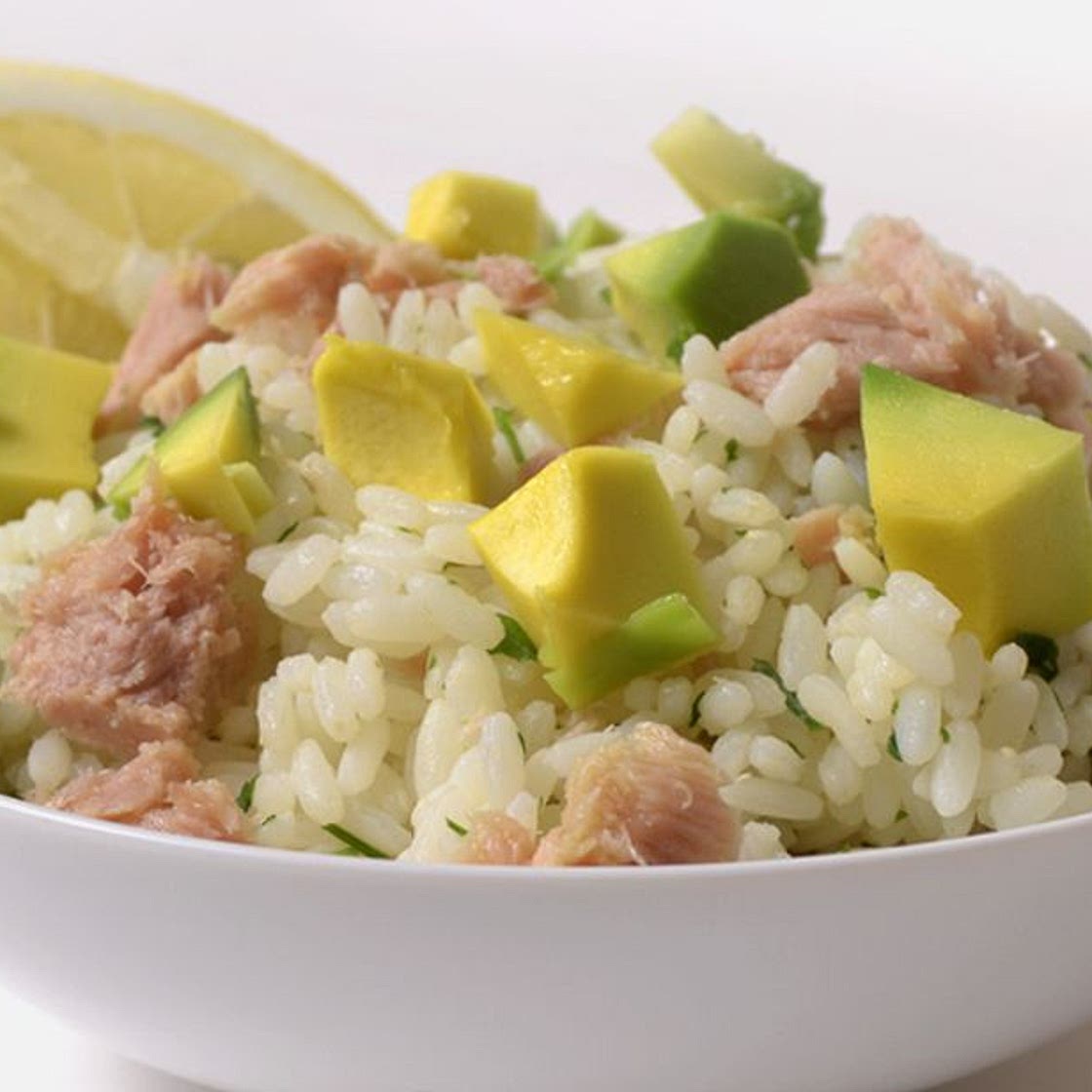 Riso tonno, limone e avocado