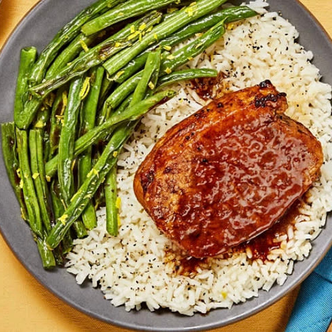 Peachy Keen BBQ-Rubbed Pork Chops with Lemony Green Beans & Garl