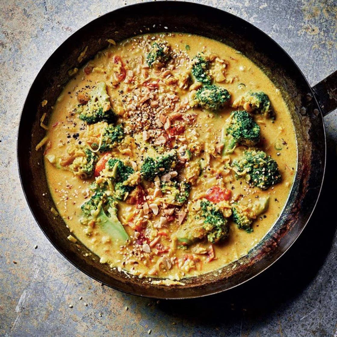 Broccoli cabbage curry 