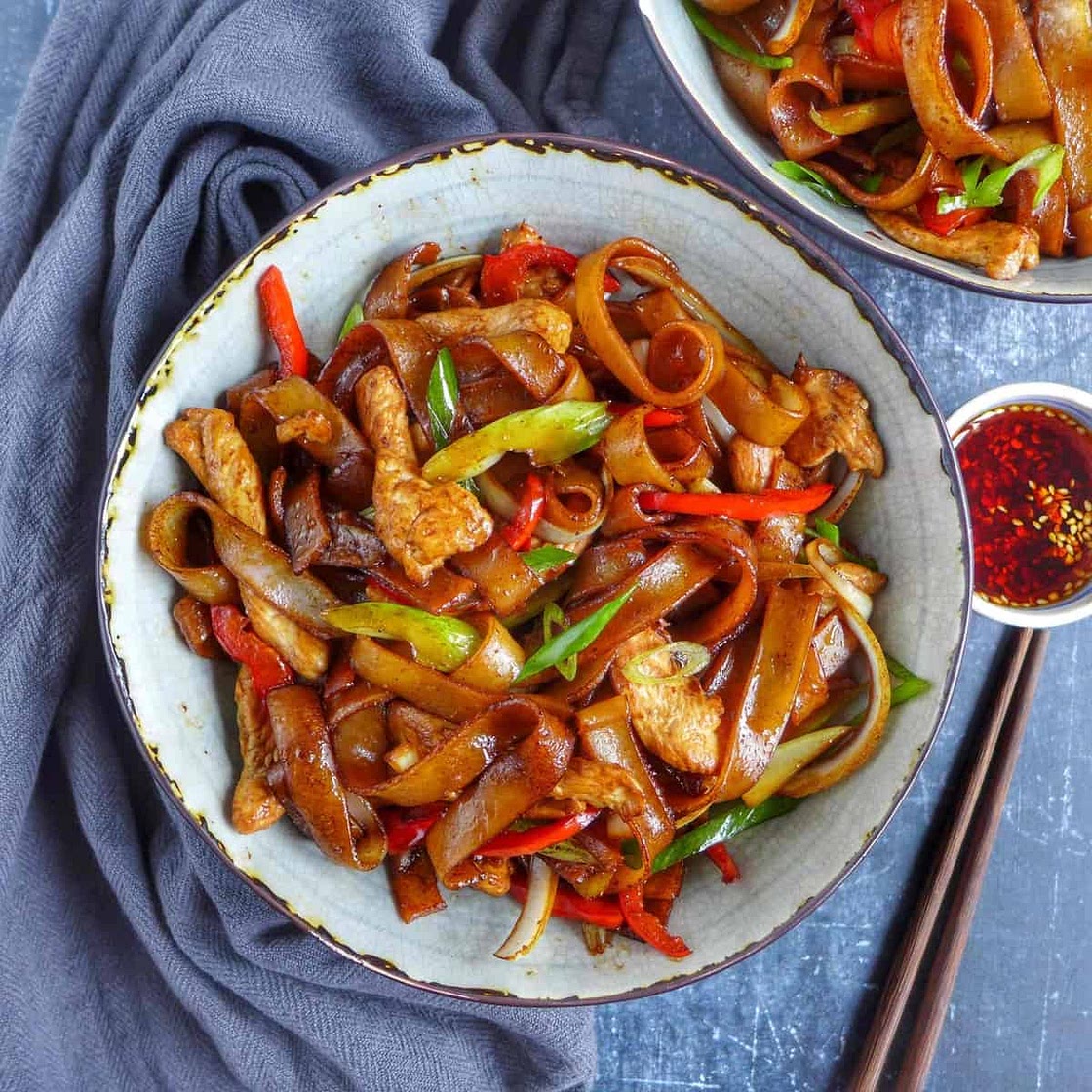 Chicken Chow Fun (Fried Rice Noodles, 鸡肉炒粉)