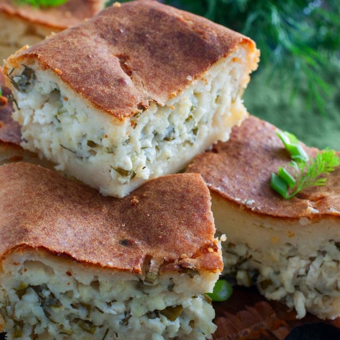 Заливной пирог с творогом, сыром и зеленью
