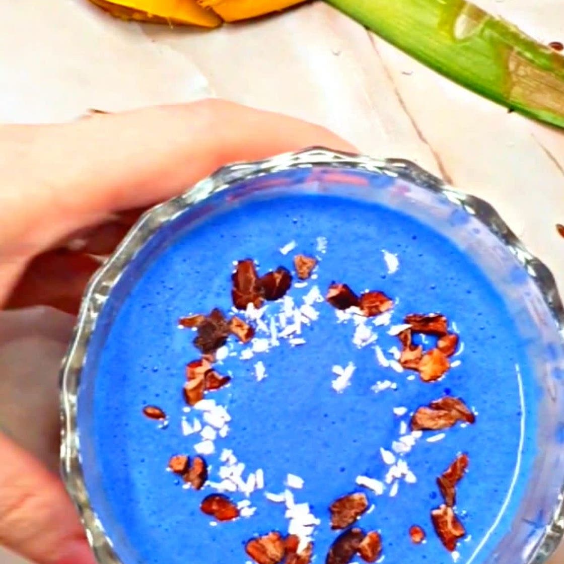 Miracle smoothie bowl: Blue Spirulina recipe