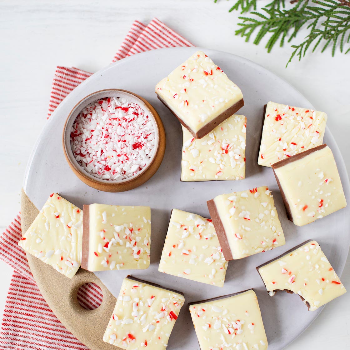 Easy Peppermint Bark Fudge
