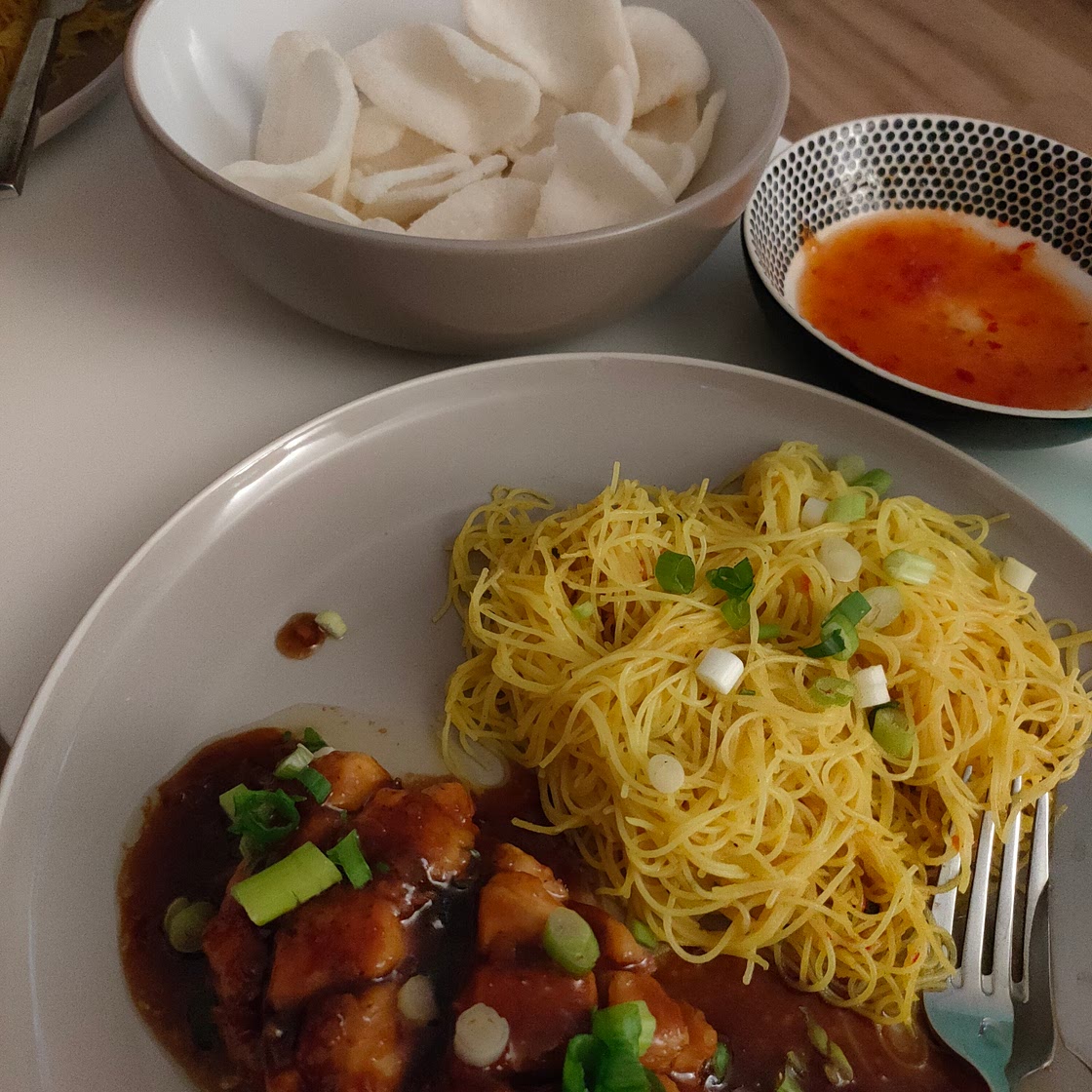 Honey chicken noodles