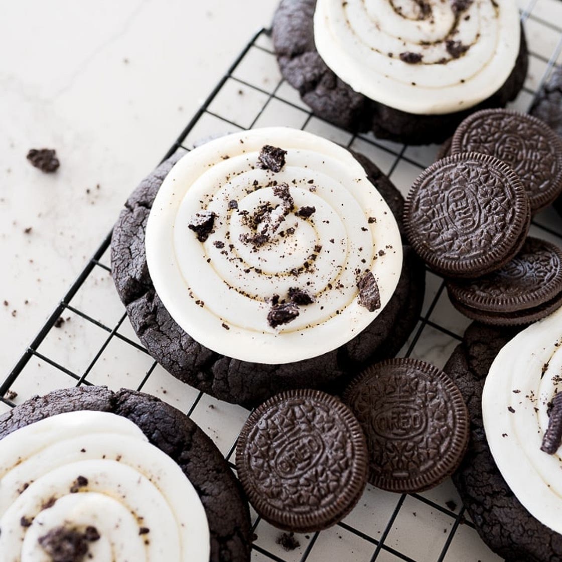 Chocolate Oreo Crumbl Cookie