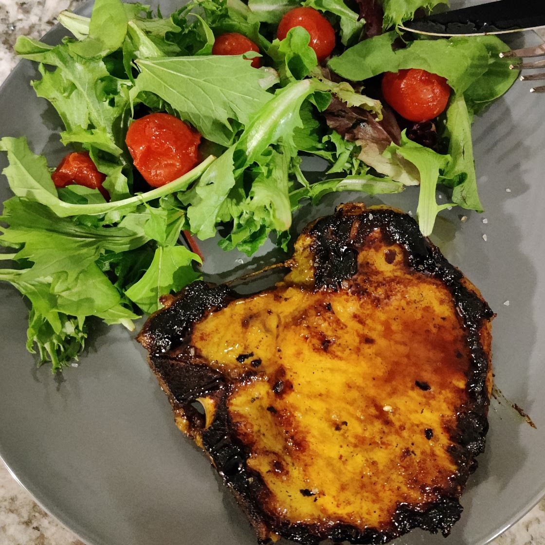 Côtelettes de porc grillées au curcuma et au miel