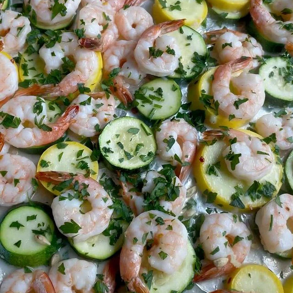WHY DID THE SHRIMP NOT SHARE HIS SUNGLASSES? He was shellfish😂 My favorite thing about this meal is that from start to clean up it only takes about 10 minutes. 1 pound raw tail on shrimp 2 cups sliced zucchini 2 cups sliced yellow squash 2 tablespoons oli