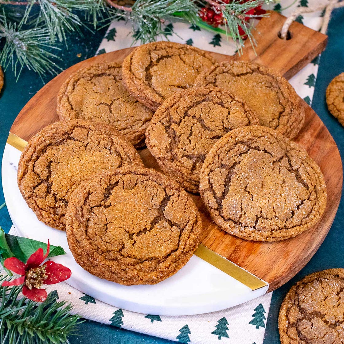 Molasses Crackle Cookies