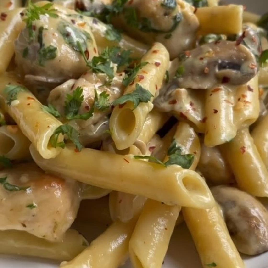 WHAT DO YOU CALL A FAKE NOODLE!? An impasta 😂 This is one of my favorite ways to have pasta! 1 pound cubed chicken breast 1 tsp olive oil 1 tsp salt 1/2 tsp garlic powder 1/2 tsp paprika 1/4 tsp pepper 1/2 tsp Italian seasoning 3 cloves chopped garlic 1 p