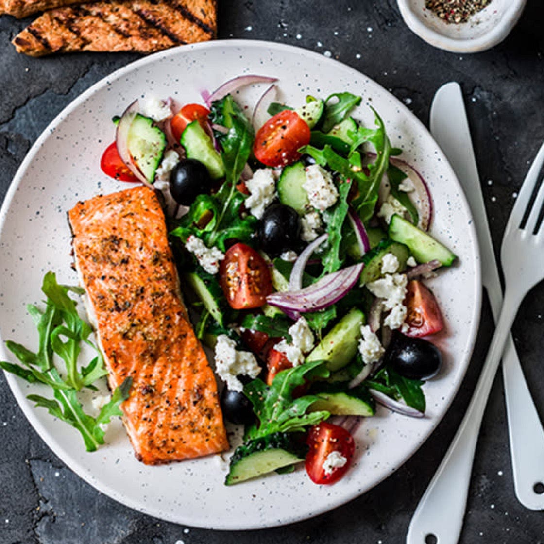 Salmón con Ensalada