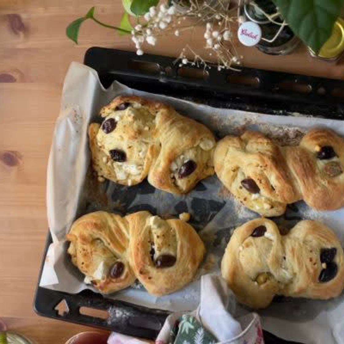 Olive & Fetta twist buns
