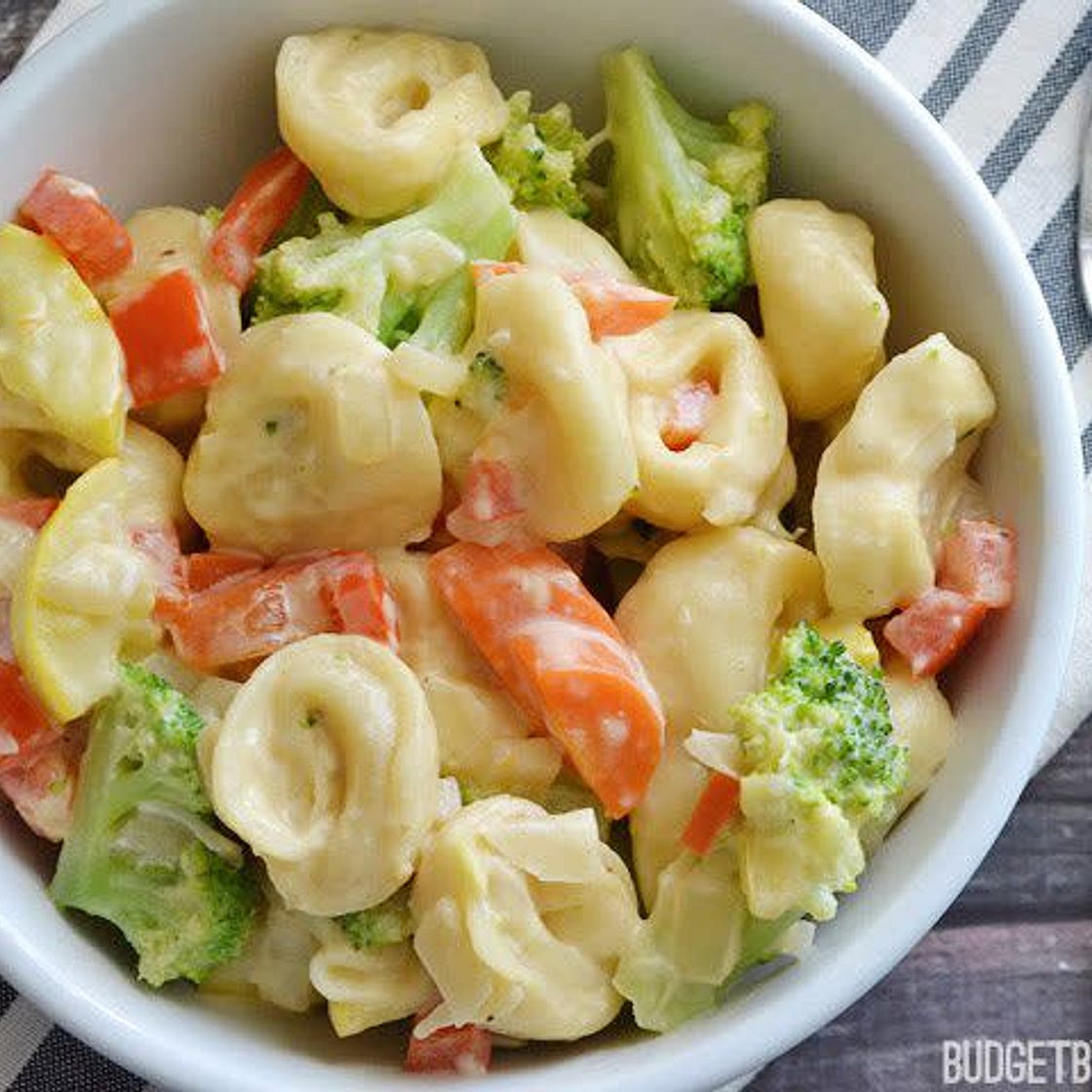 Creamy tortellini with vegetables