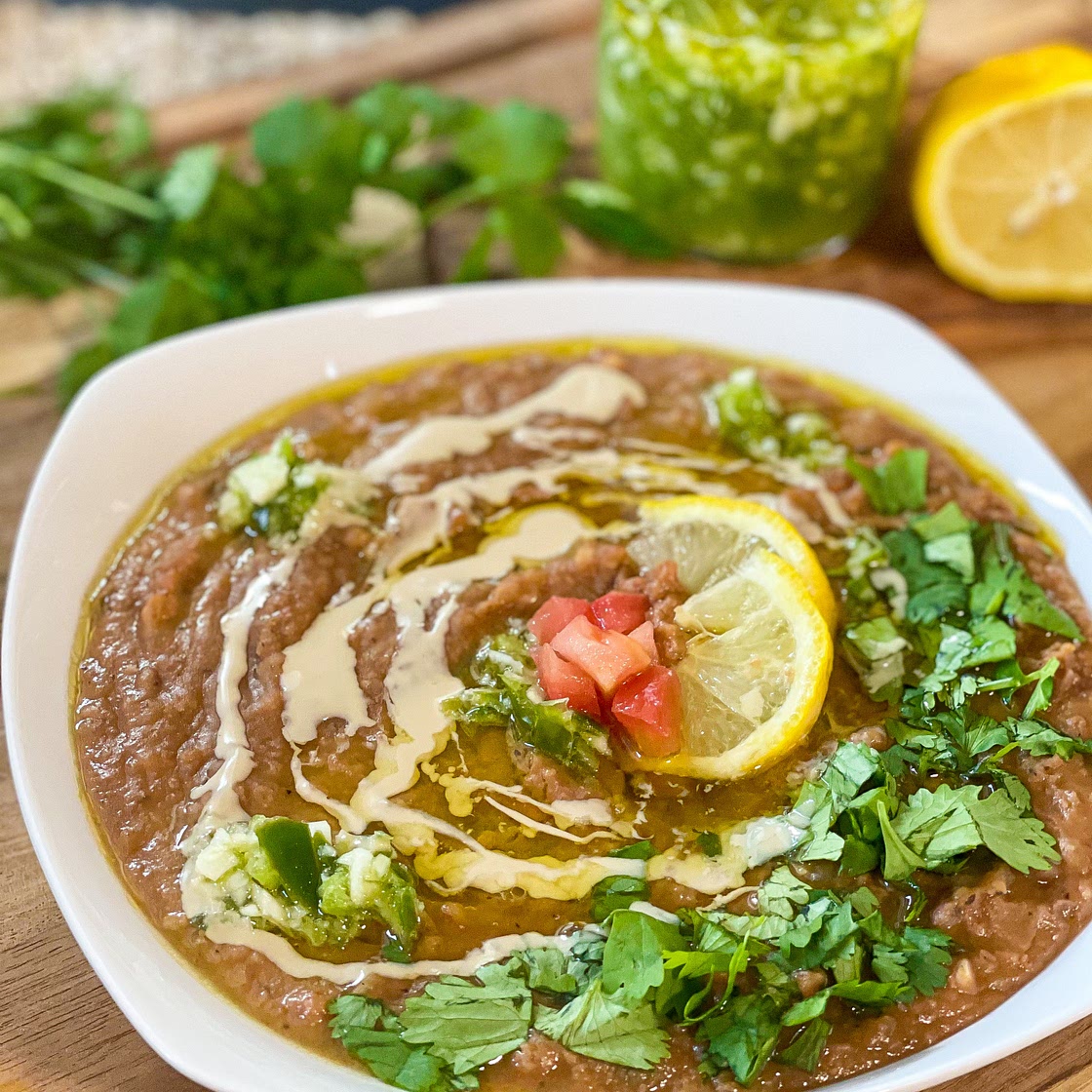 Fava beans dip with onions 