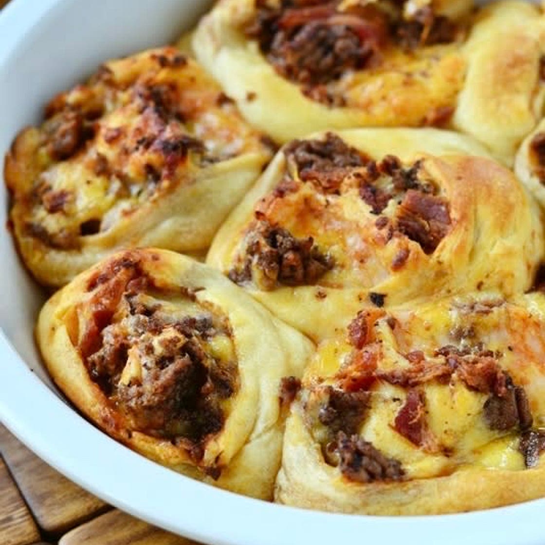 Bacon Cheeseburger Pizza Pinwheels