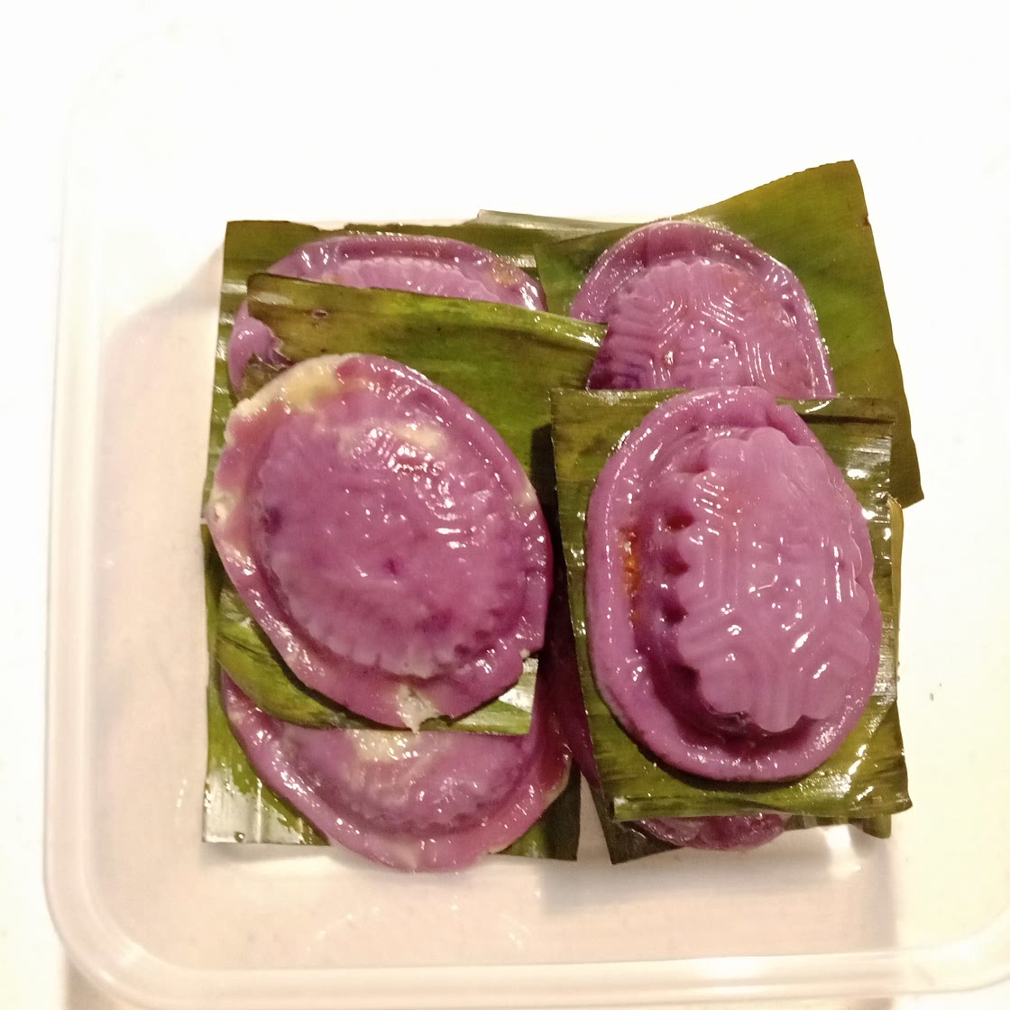 Singapore Mung Bean Pastry (a.k.a Ang Ku Kueh)
